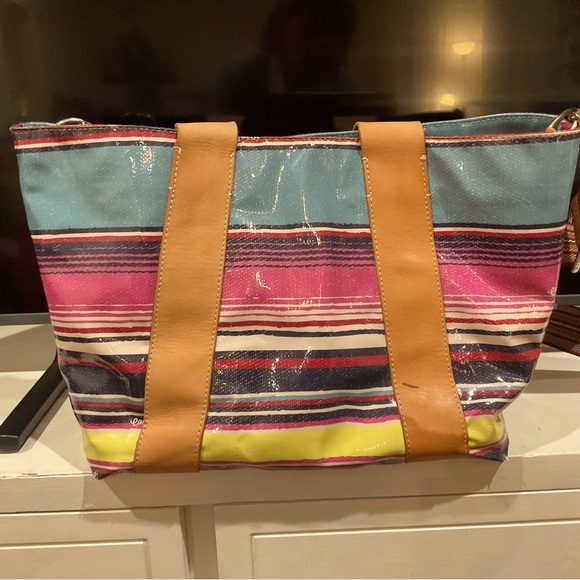 Consuela Carryall - Picture 1 of 8